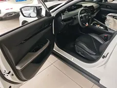 2022 Changan UNI-V 1.5T Excellence, белый — фото 16