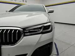 2022 BMW 5 Series 525Li M Sport Package, белый — фото 5