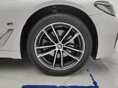 2022 BMW 5 Series 525Li M Sport Package, белый — фото 6