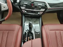 2022 BMW 5 Series 525Li M Sport Package, белый — фото 16