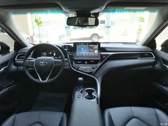 2021 Toyota Camry 2.5G Luxury — фото 12