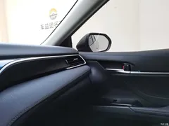 2021 Toyota Camry 2.5G Luxury — фото 13