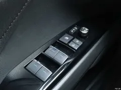 2021 Toyota Camry 2.5G Luxury — фото 17