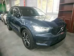 2022 Volvo XC40 T4 4WD Sport, синий — фото 4