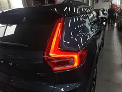 2022 Volvo XC40 T4 4WD Sport, синий — фото 8