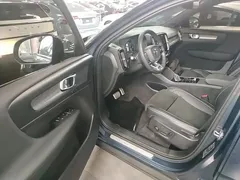 2022 Volvo XC40 T4 4WD Sport, синий — фото 16