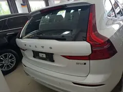 2023 Volvo XC60 B5 4WD Luxury, белый — фото 6
