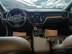2023 Volvo XC60 B5 4WD Luxury, белый — фото 10