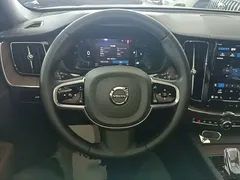 2023 Volvo XC60 B5 4WD Luxury, белый — фото 11