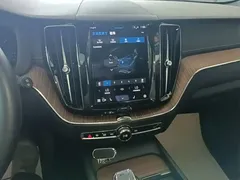 2023 Volvo XC60 B5 4WD Luxury, белый — фото 13