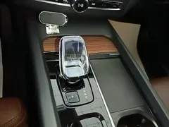 2023 Volvo XC60 B5 4WD Luxury, белый — фото 14