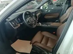 2023 Volvo XC60 B5 4WD Luxury, белый — фото 15