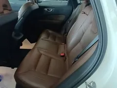 2023 Volvo XC60 B5 4WD Luxury, белый — фото 17