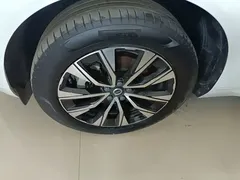 2023 Volvo XC60 B5 4WD Luxury, белый — фото 23