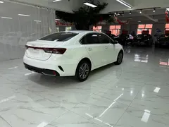 2023 Kia Cerato 1.5L CVT Luxury, белый — фото 6