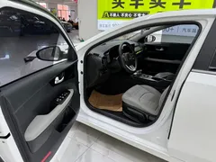 2023 Kia Cerato 1.5L CVT Luxury, белый — фото 13