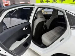 2023 Kia Cerato 1.5L CVT Luxury, белый — фото 18