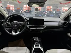 2023 Kia Cerato 1.5L CVT Luxury, белый — фото 19
