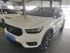 2021 Volvo XC40 T4 4WD Sport, белый — фото 1