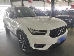 2021 Volvo XC40 T4 4WD Sport, белый — фото 4