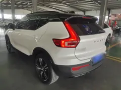 2021 Volvo XC40 T4 4WD Sport, белый — фото 5