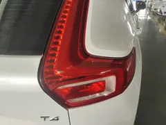2021 Volvo XC40 T4 4WD Sport, белый — фото 8