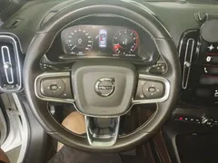 2021 Volvo XC40 T4 4WD Sport, белый — фото 11
