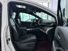 2023 Toyota Granvia 2.5L Hybrid flagship VIP — фото 10