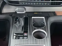 2023 Toyota Granvia 2.5L Hybrid flagship VIP — фото 16