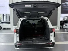 2023 Toyota Granvia 2.5L Hybrid flagship VIP — фото 20