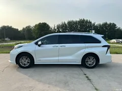 2021 Toyota Sienna 2.5L Hybrid Comfort — фото 7