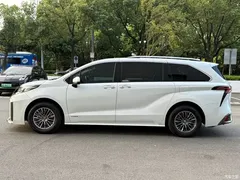 2023 Toyota Sienna 2.5L Hybrid Comfort — фото 19