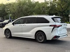 2023 Toyota Sienna 2.5L Hybrid Comfort — фото 20