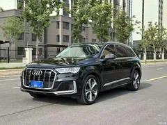 2023 Audi Q7 55 TFSI quattro S Premium — фото 3