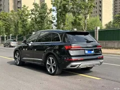 2023 Audi Q7 55 TFSI quattro S Premium — фото 7