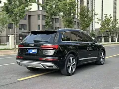 2023 Audi Q7 55 TFSI quattro S Premium — фото 9
