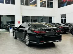 2021 Lexus LS 500h Luxury — фото 4
