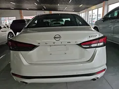 2022 Nissan Teana 2.0L XL-TLS, белый — фото 6