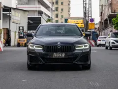 2022 BMW 5 Series 5 540i Fashion M, чёрный — фото 2