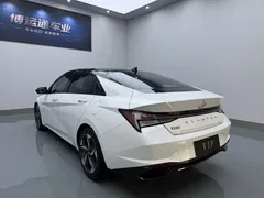 2022 Hyundai Elantra 1.5L CVT LUX Premium, белый — фото 4