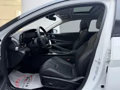 2022 Hyundai Elantra 1.5L CVT LUX Premium, белый — фото 7