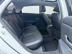 2022 Hyundai Elantra 1.5L CVT LUX Premium, белый — фото 10