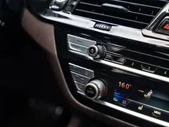 2021 BMW 5 Series 540i Fashion M Sport Package, чёрный — фото 15