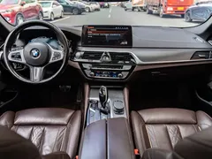 2021 BMW 5 Series 540i Fashion M Sport Package, чёрный — фото 18