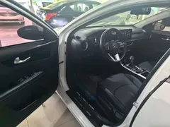 2020 Kia Cerato 1.5L CVT Fashion, белый — фото 16