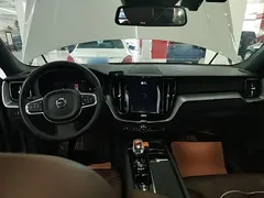 2022 Volvo XC60 4WD Zhiyi Luxury — фото 10
