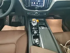 2022 Volvo XC60 4WD Zhiyi Luxury — фото 14