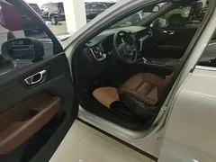 2022 Volvo XC60 4WD Zhiyi Luxury — фото 16