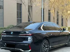 2023 BMW 7 Series 735Li Luxury Package — фото 11