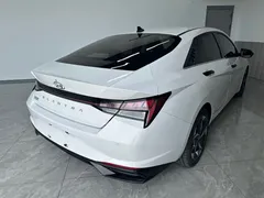 2022 Hyundai Elantra 1.5L CVT LUX Premium, белый — фото 4